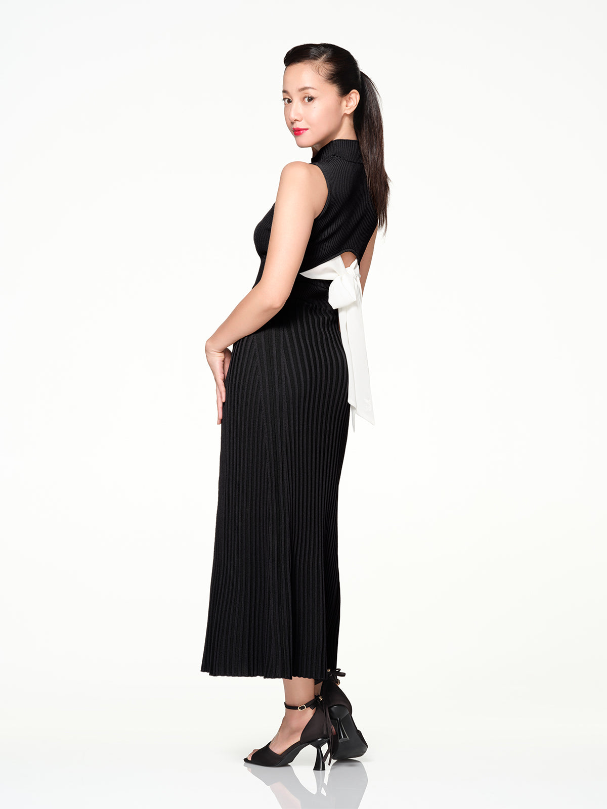 BACK RIBBON KNIT DRESS