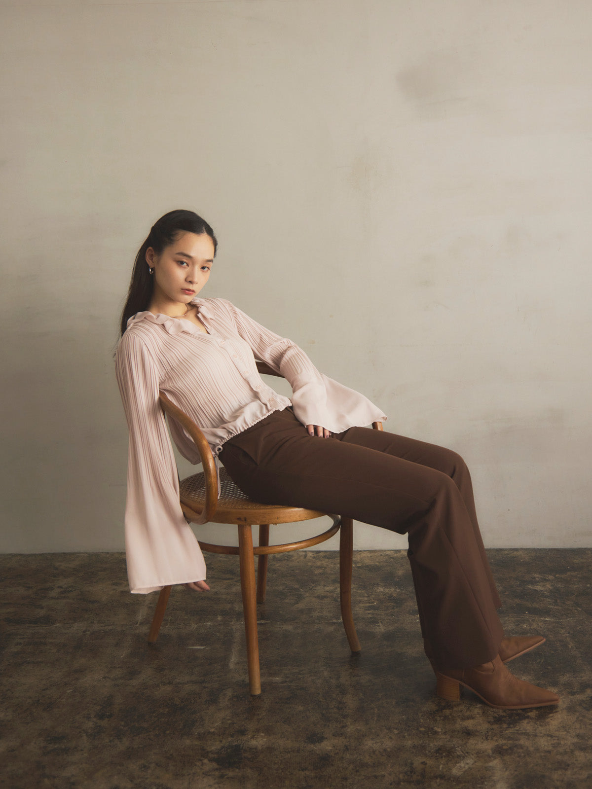 フレアスリーブプリーツブラウス