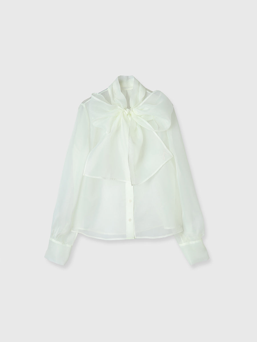 ボウタイシアーブラウス