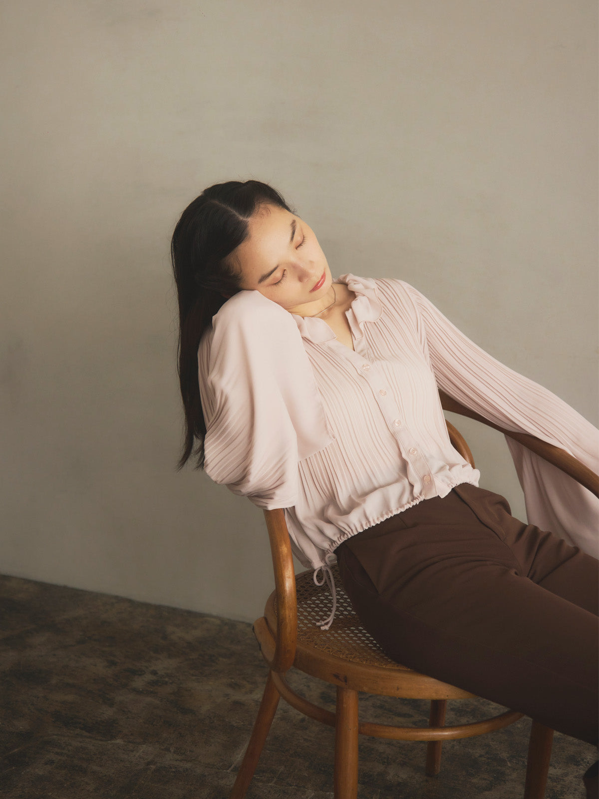 フレアスリーブプリーツブラウス