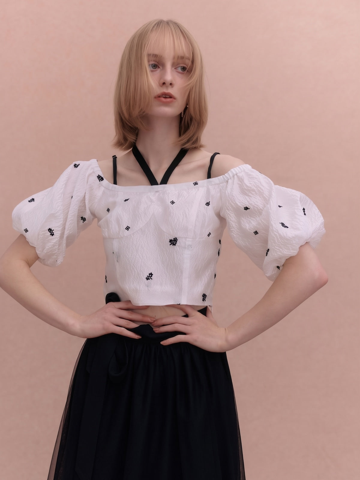 MODEL:172cm／COLOR:WHITE／SIZE:F