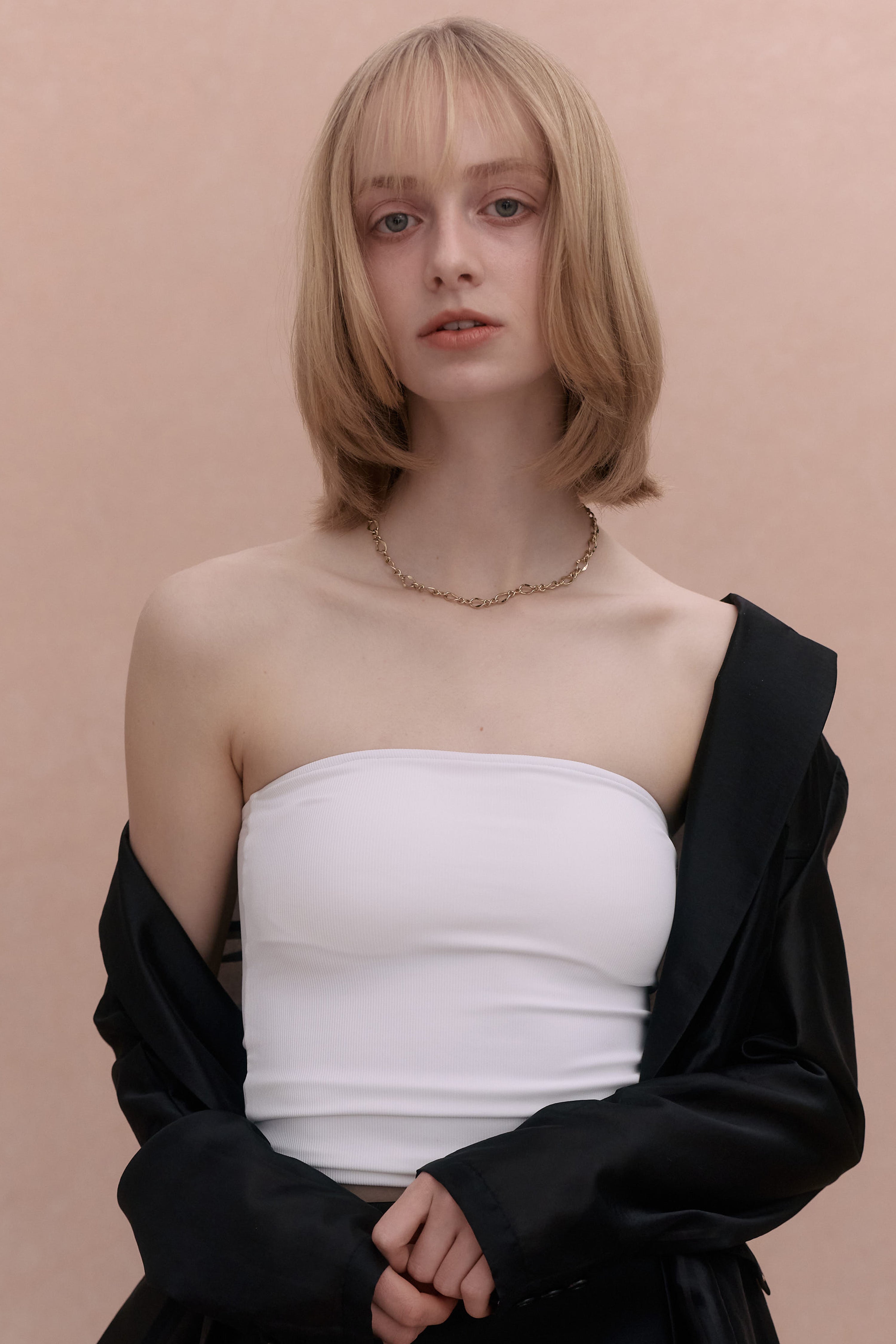 MODEL:172cm／COLOR:WHITE／SIZE:F