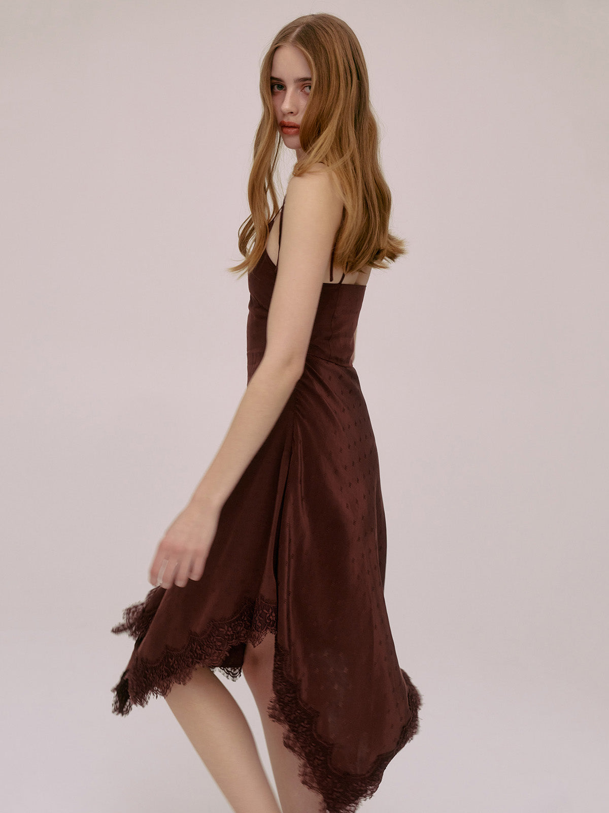 MODEL:176cm／COLOR:BURGUNDY／SIZE:36