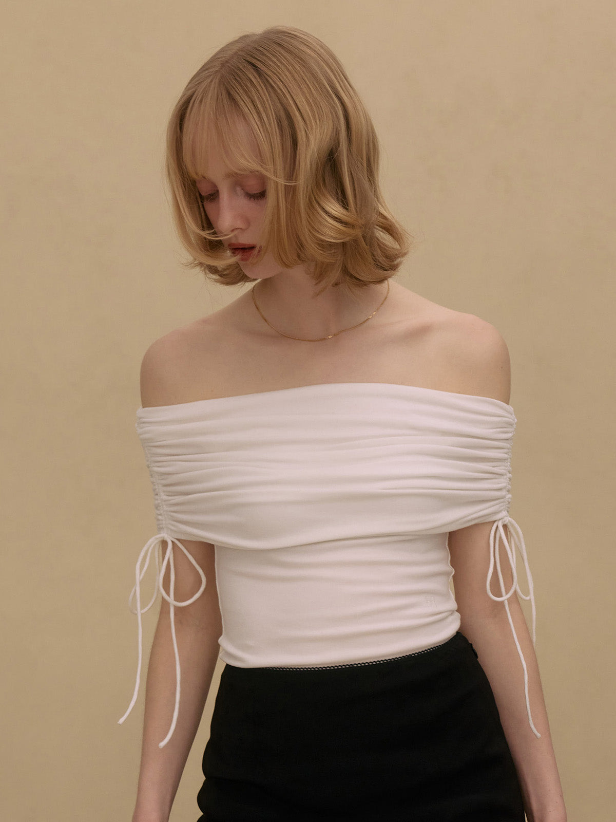 MODEL:172cm／COLOR:WHITE／SIZE:F