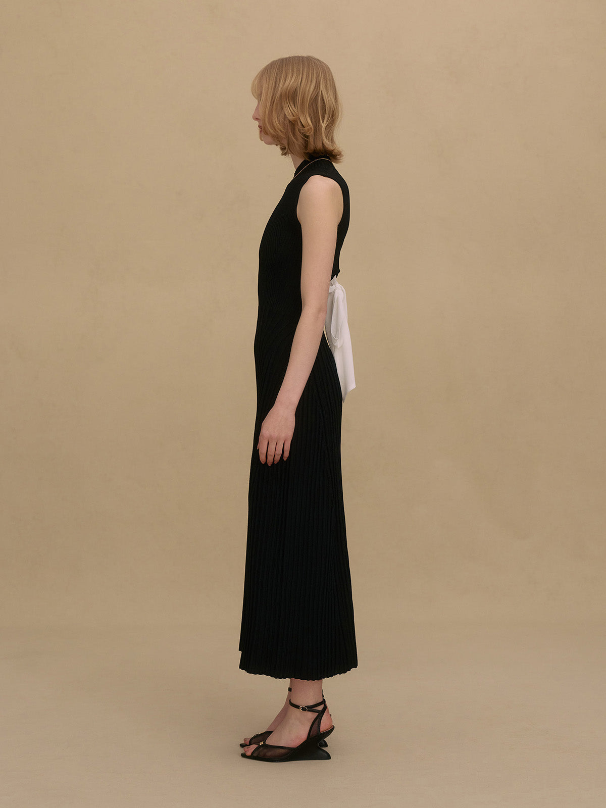 BACK RIBBON KNIT DRESS
