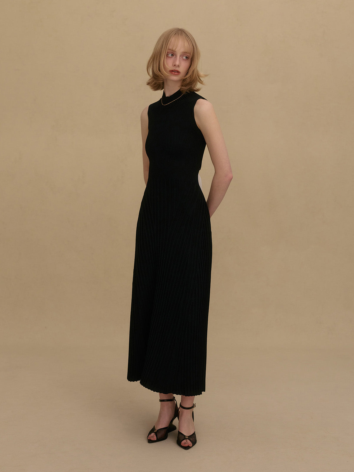 BACK RIBBON KNIT DRESS
