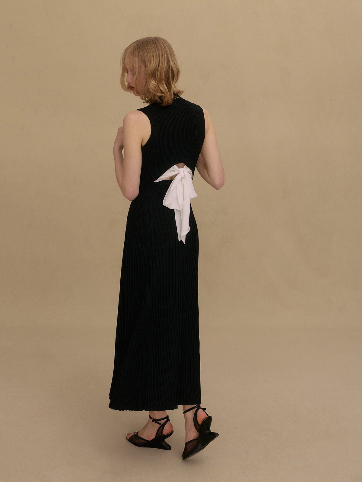 BACK RIBBON KNIT DRESS