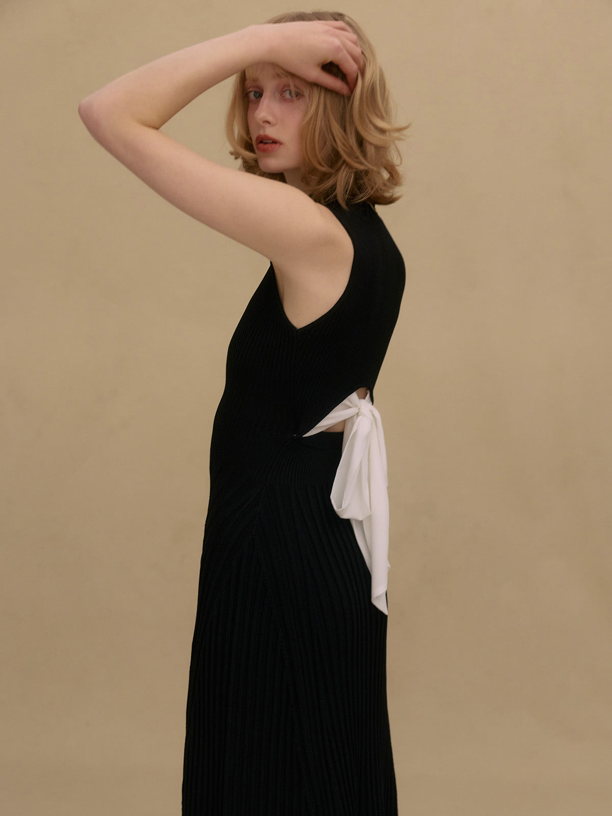 BACK RIBBON KNIT DRESS