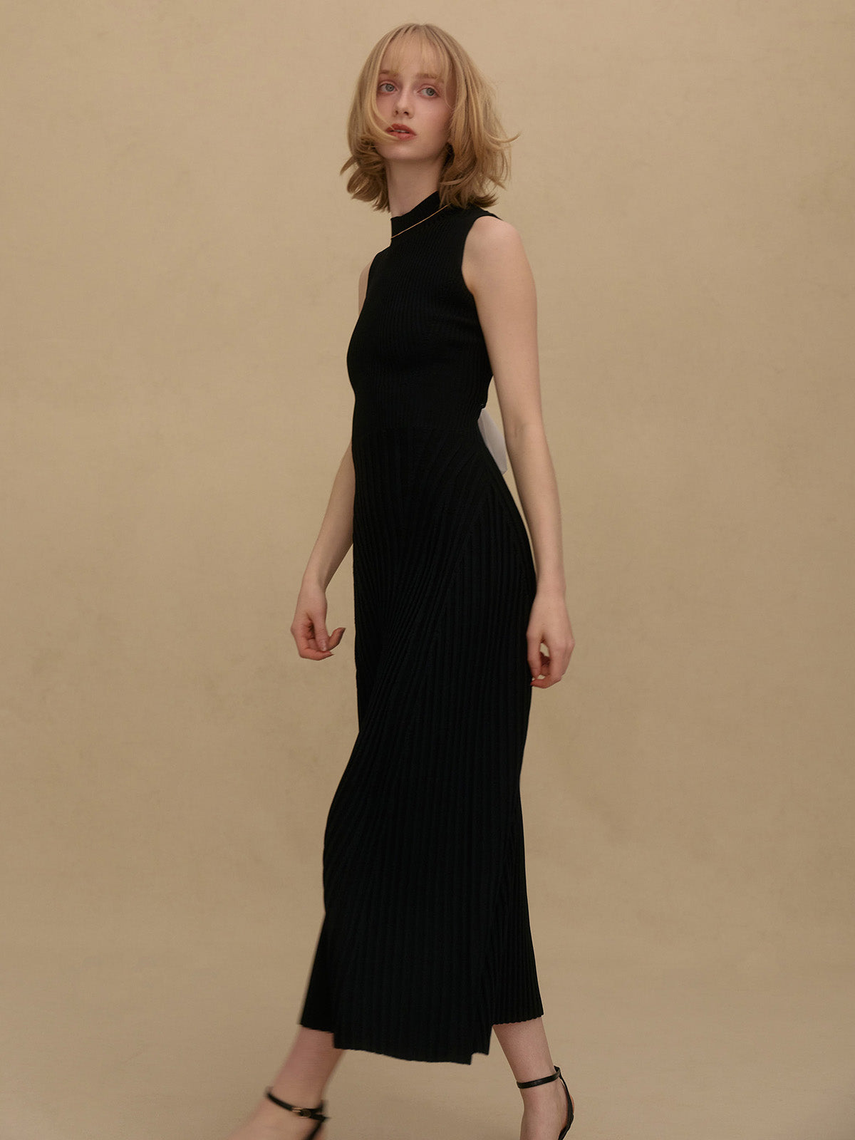BACK RIBBON KNIT DRESS