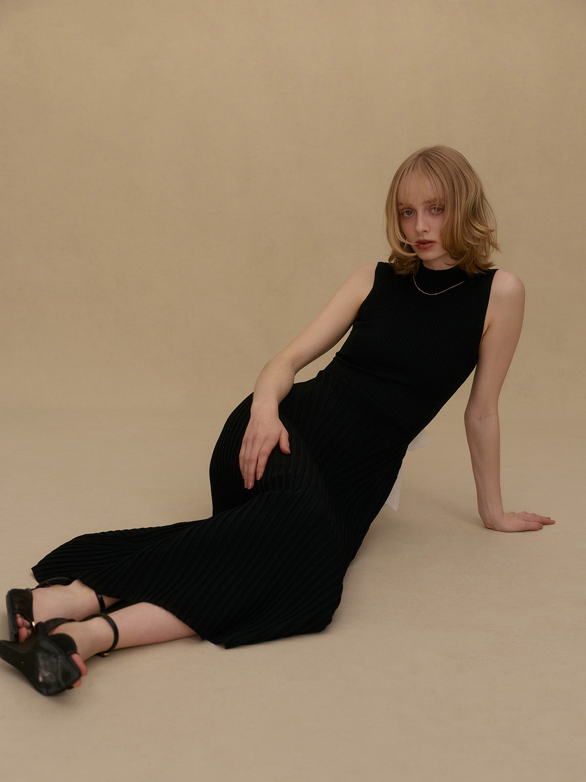 BACK RIBBON KNIT DRESS