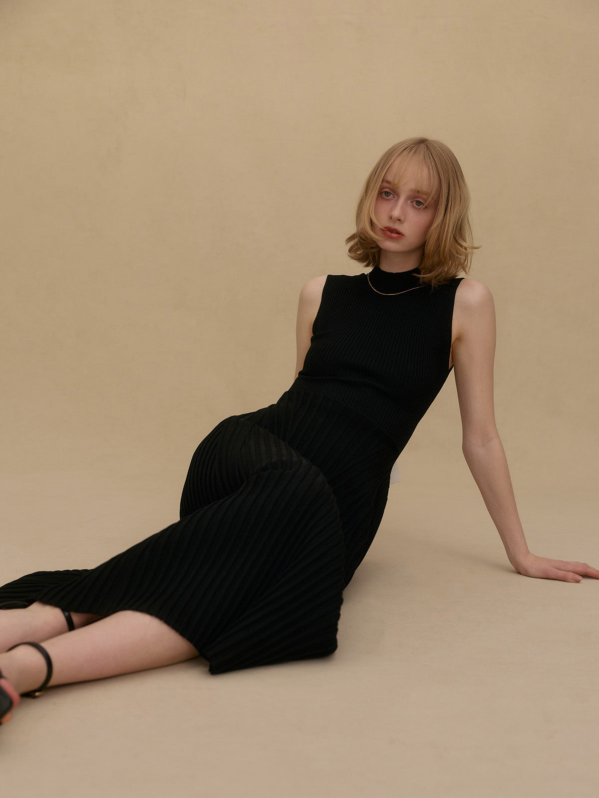 BACK RIBBON KNIT DRESS