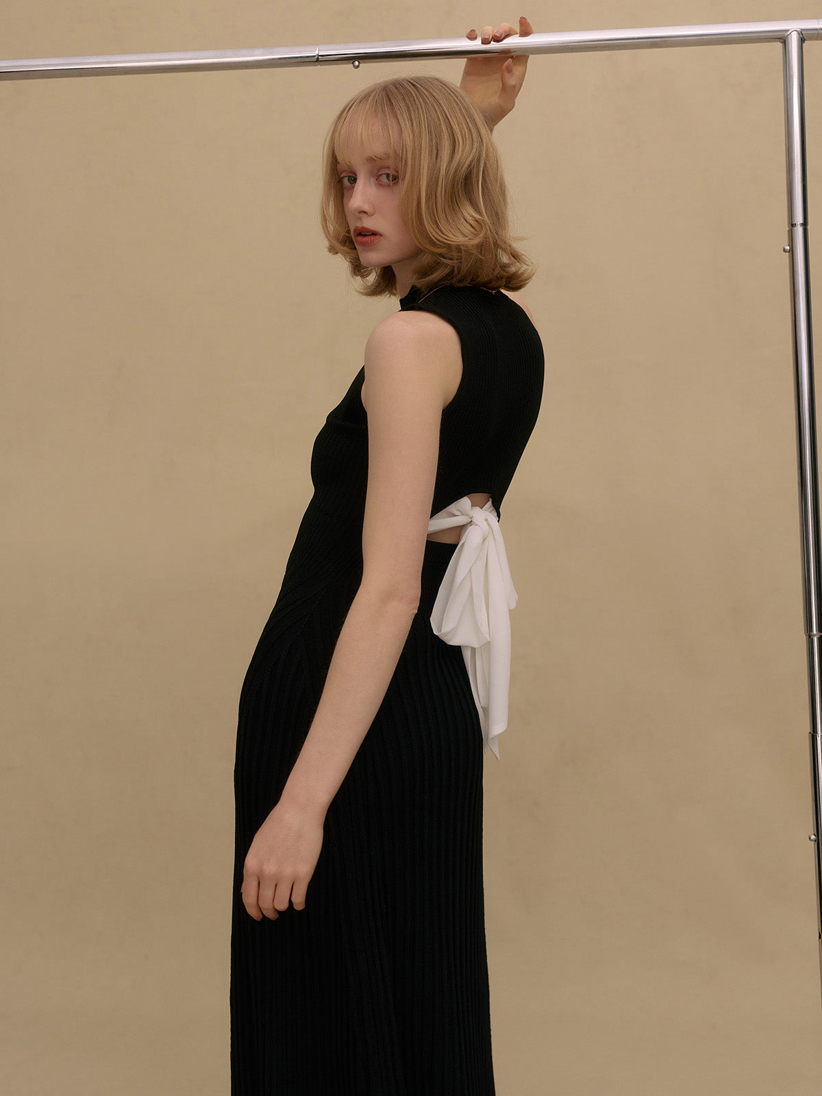 BACK RIBBON KNIT DRESS