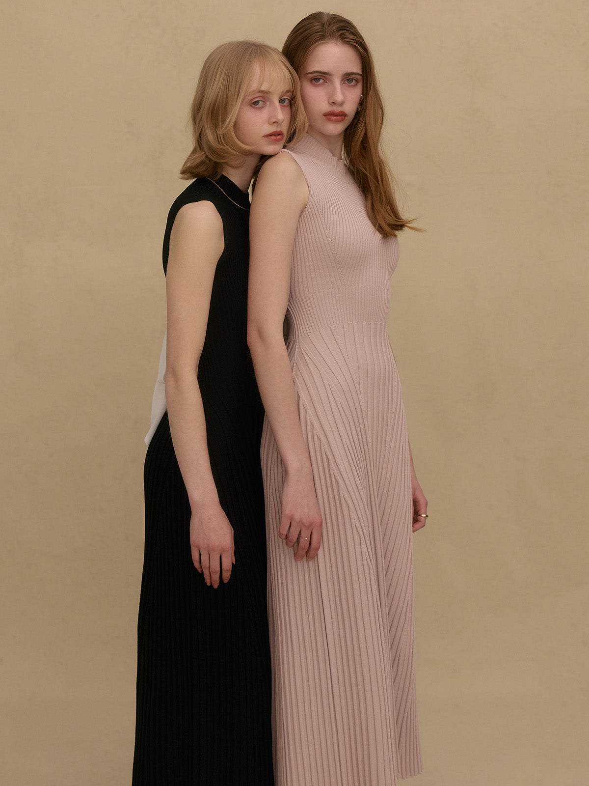 BACK RIBBON KNIT DRESS