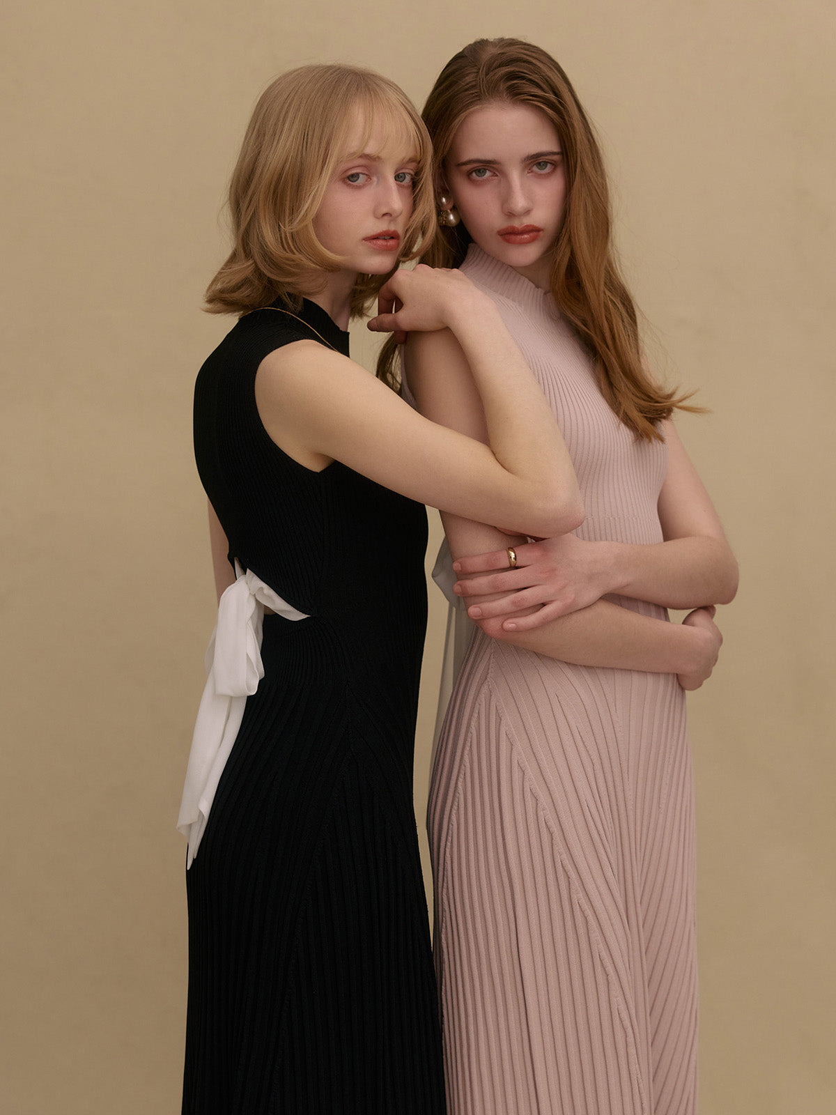 BACK RIBBON KNIT DRESS
