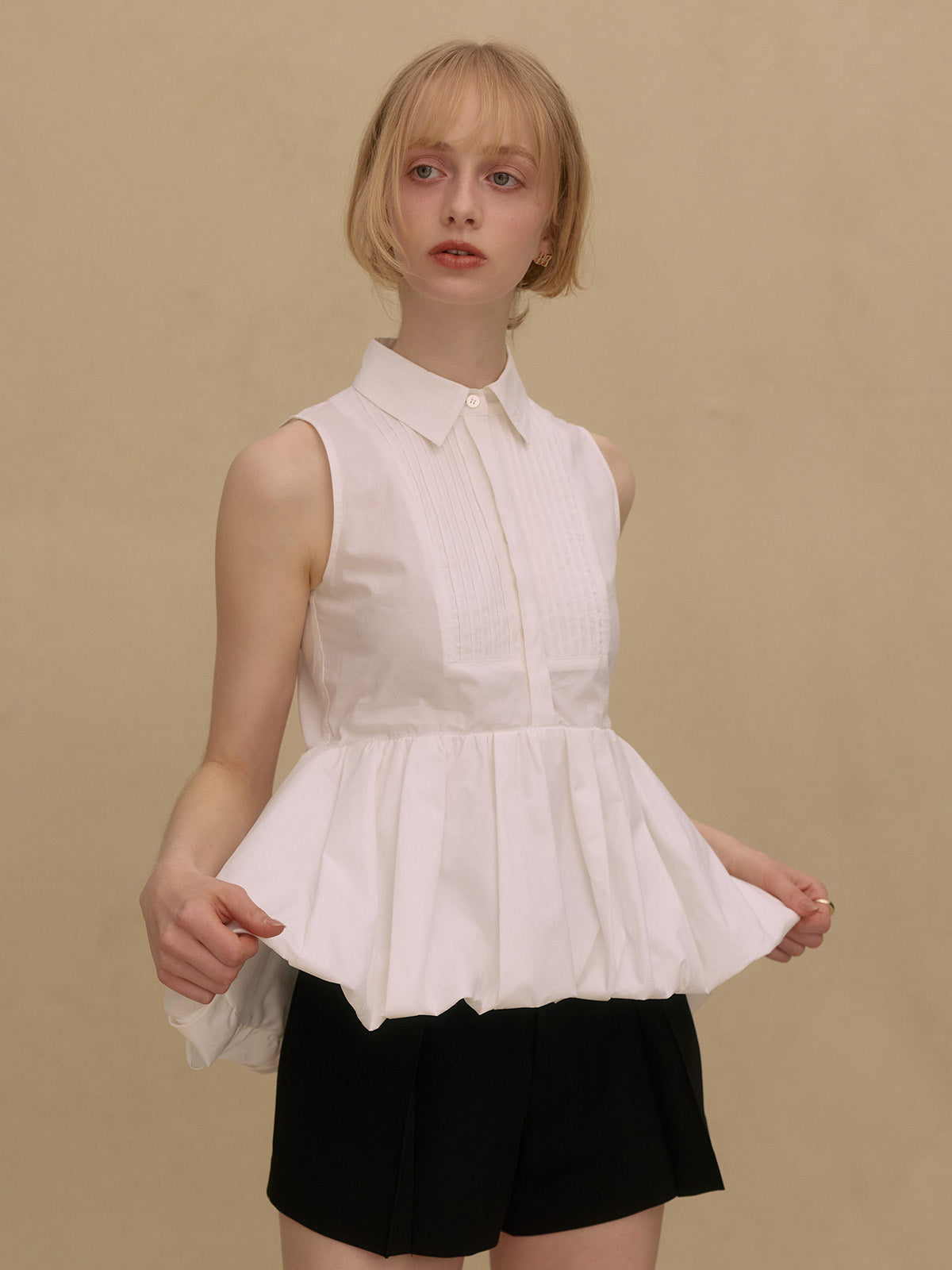 MODEL:172cm／COLOR:WHITE／SIZE:F