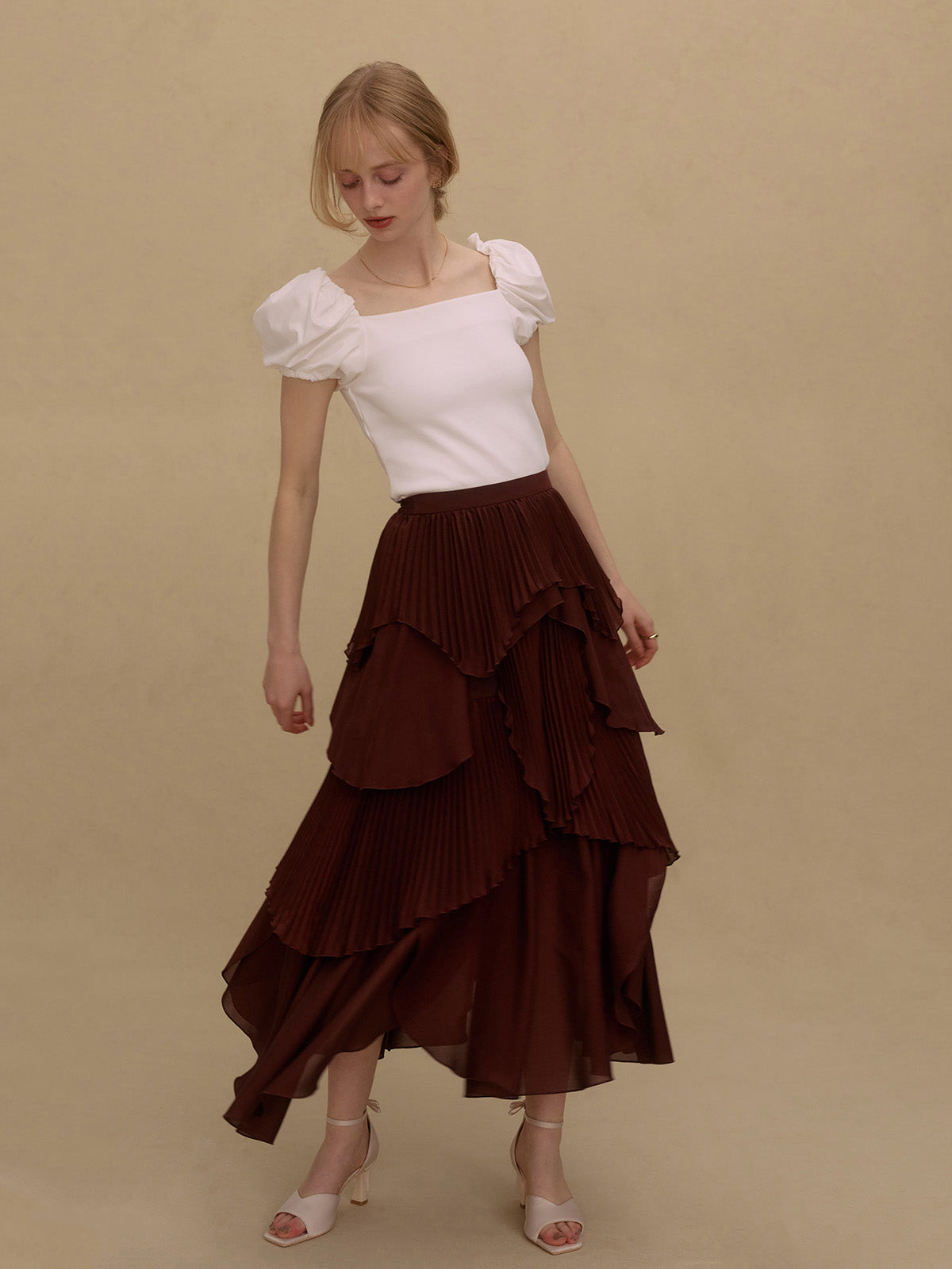 MODEL:172cm／COLOR:BURGUNDY／SIZE:36