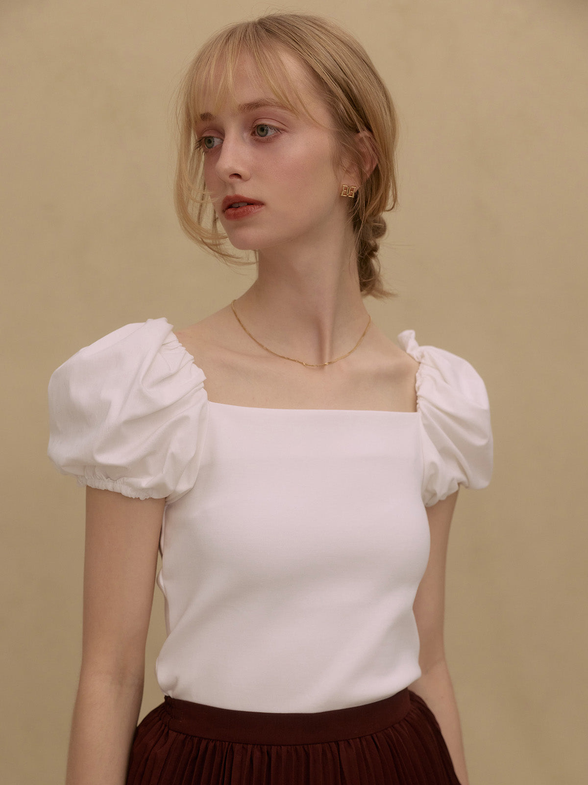 MODEL:172cm／COLOR:WHITE／SIZE:F