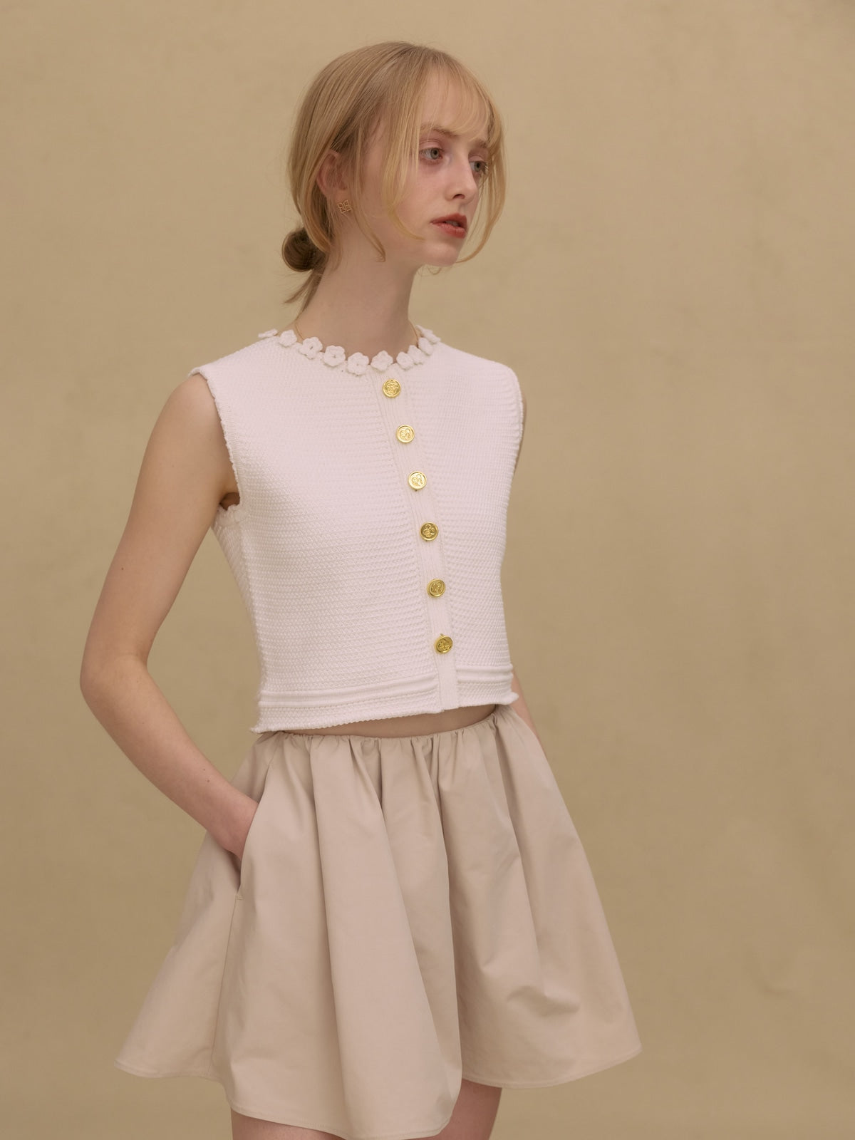 MODEL:172cm／COLOR:WHITE／SIZE:36