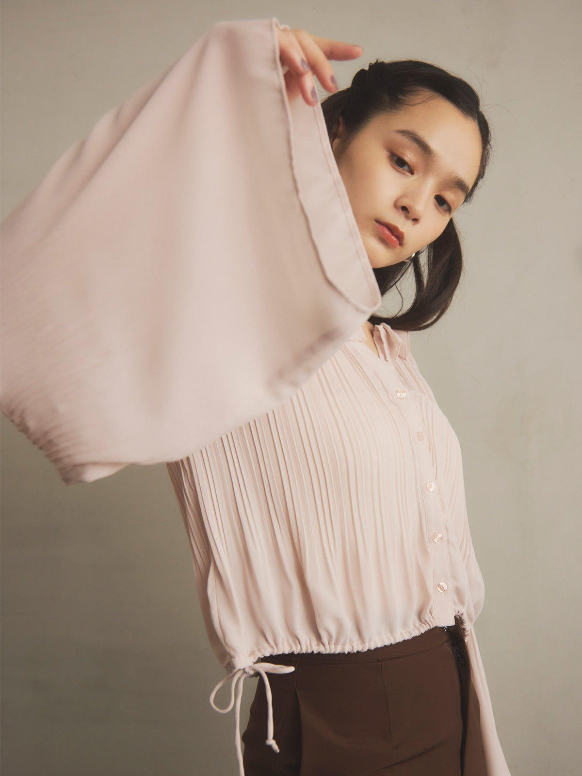 フレアスリーブプリーツブラウス