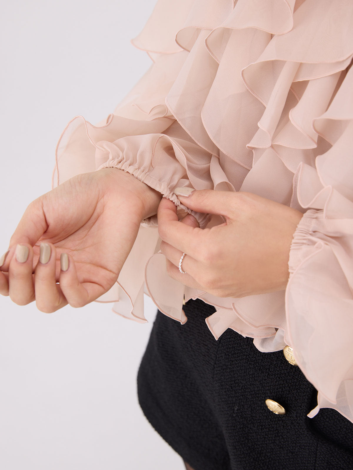 ラッフルデザインブラウス