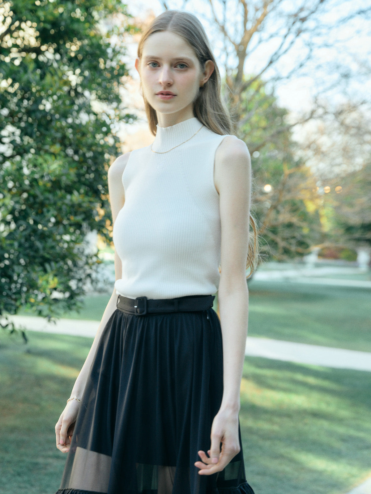 MODEL:178cm／COLOR:OFF WHITE／SIZE:F