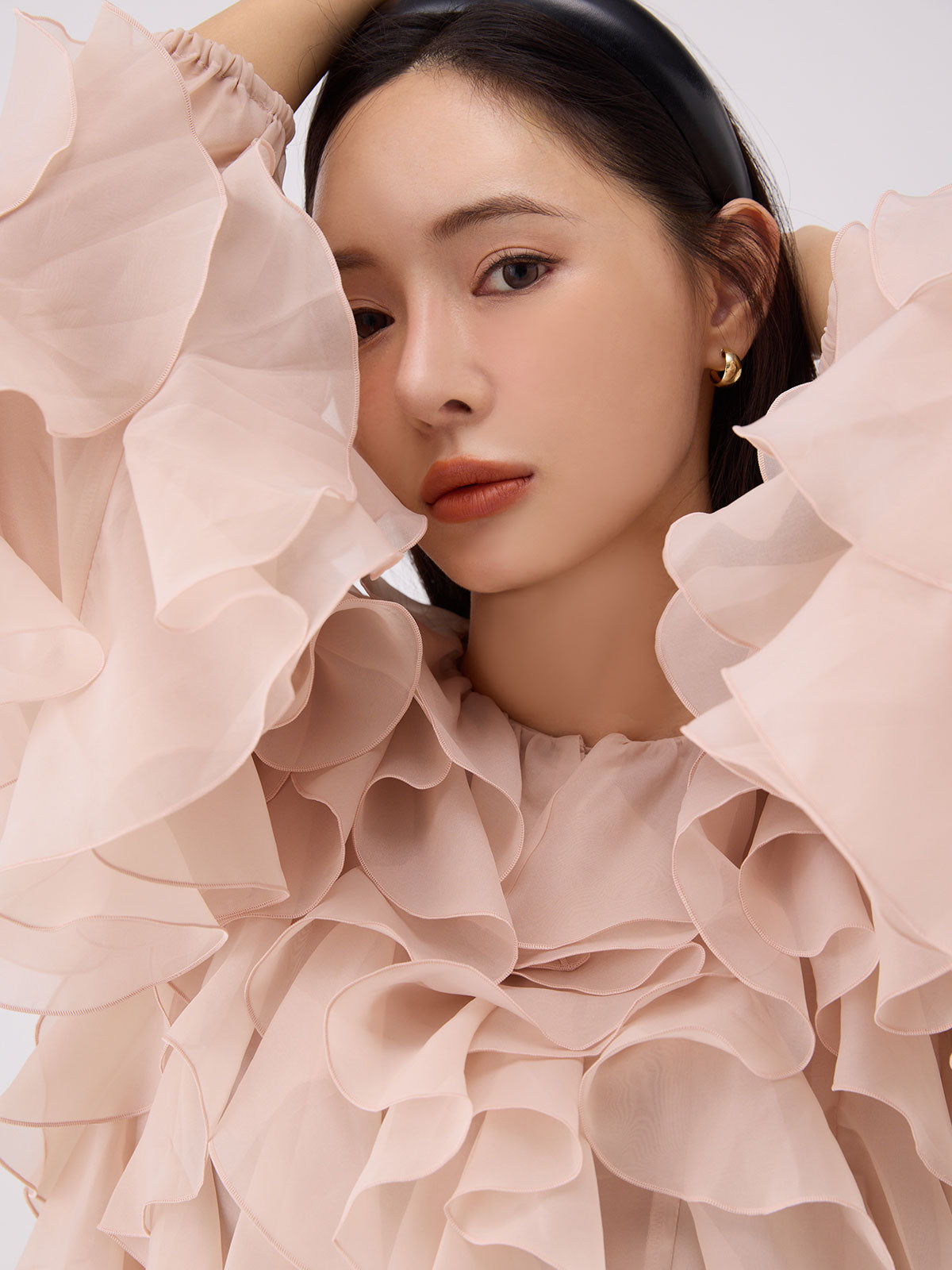 ラッフルデザインブラウス