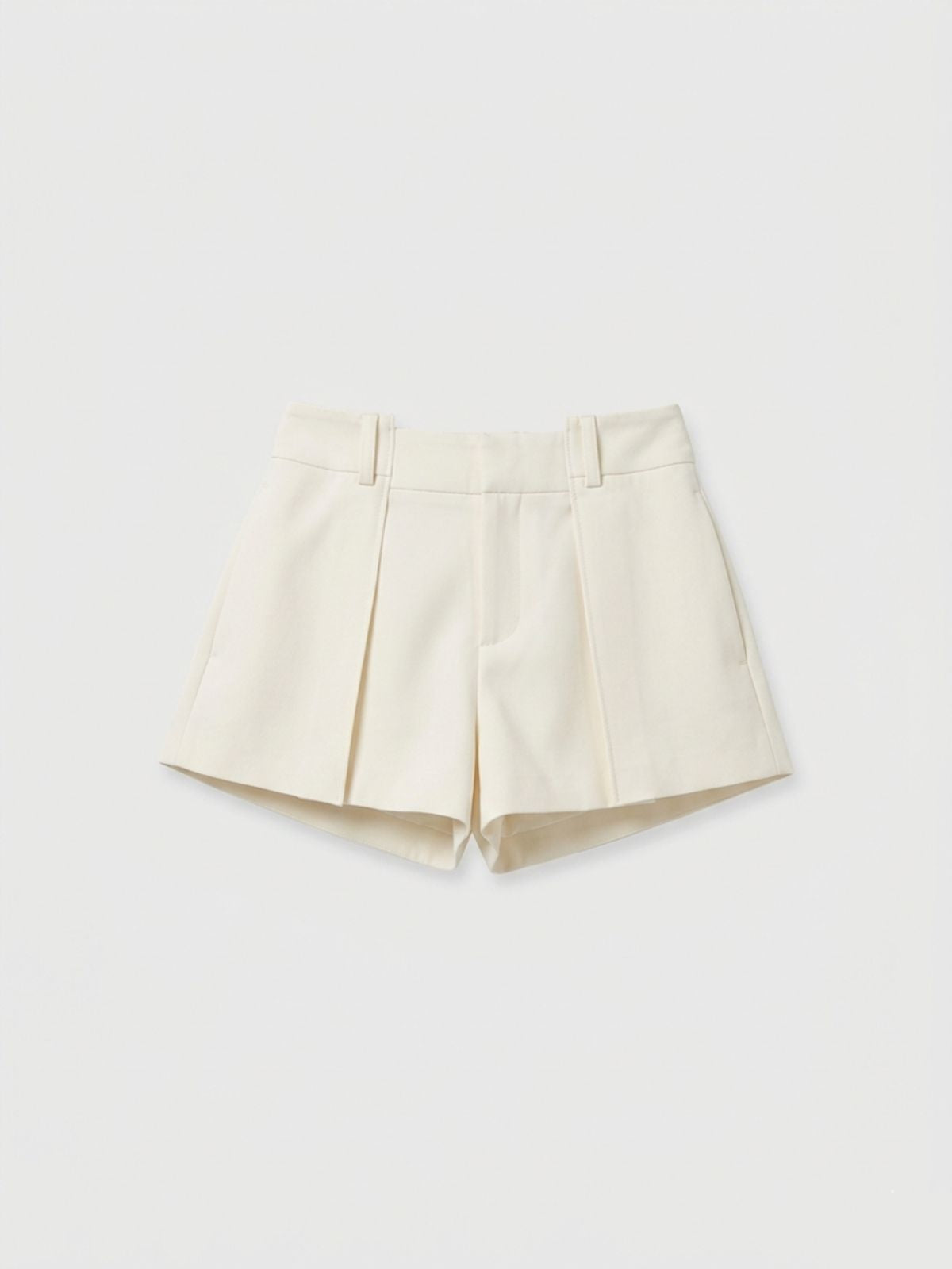 タックショートパンツ