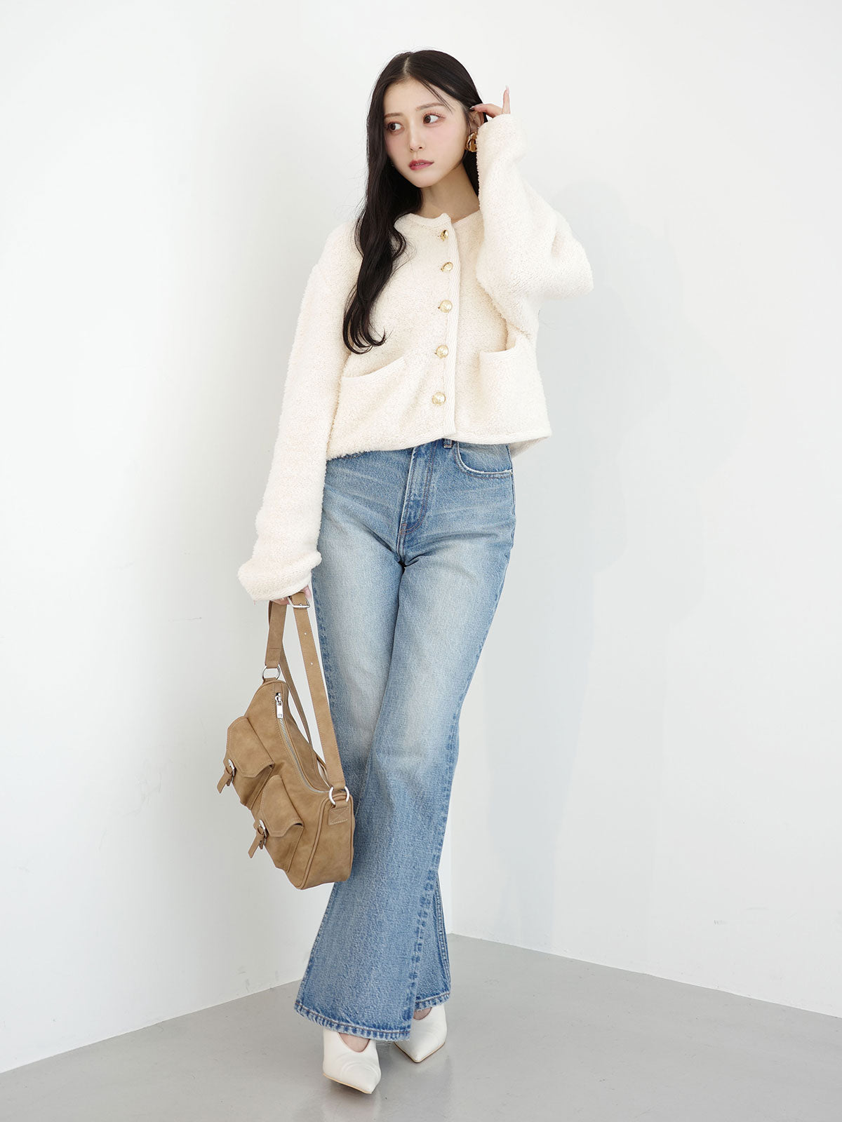 MODEL:160cm／COLOR:OFF WHITE／SIZE:F