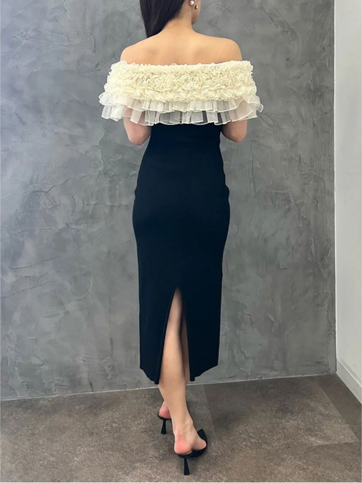 【10周年】デコレーションフリルオフショルニットワンピース