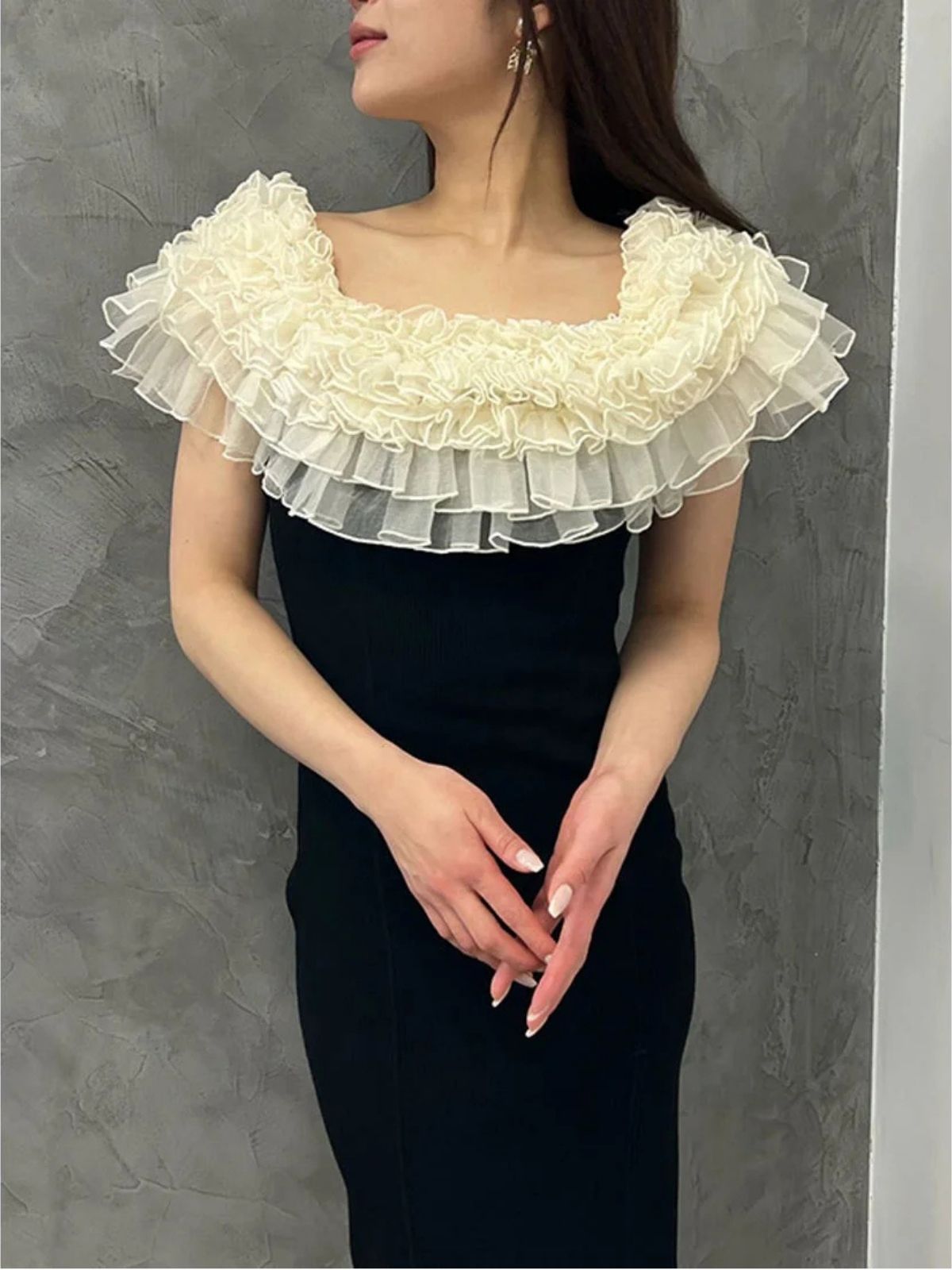 【10周年】デコレーションフリルオフショルニットワンピース