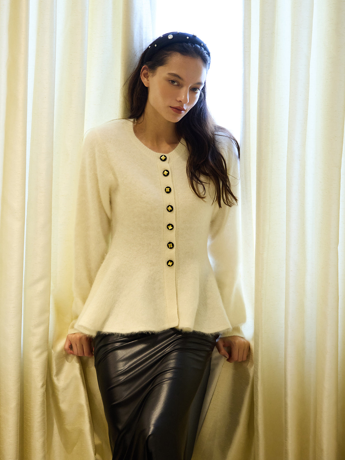 MODEL:172cm／COLOR:OFF WHITE／SIZE:F