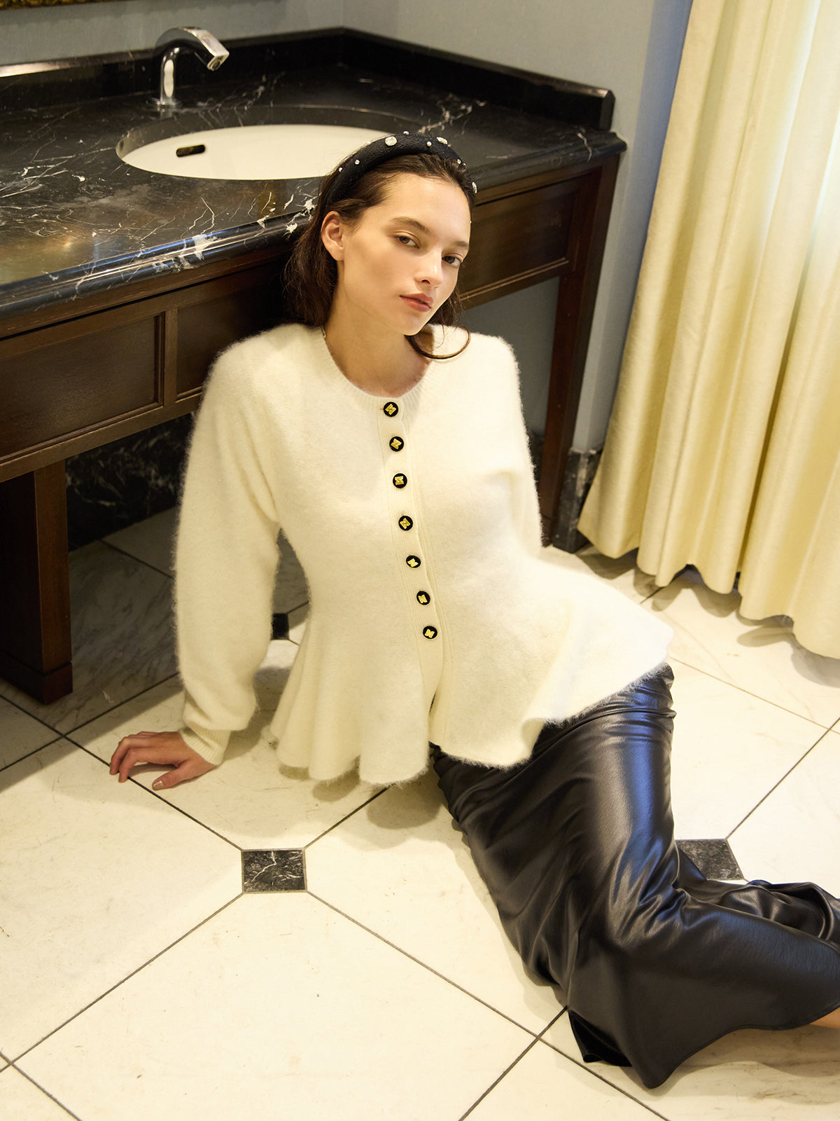 ウール起毛ペプラムニットカーディガン