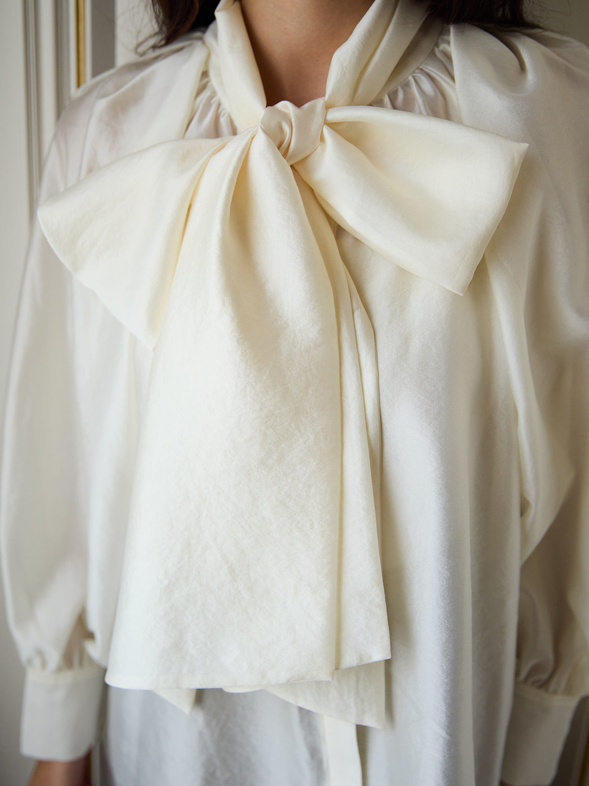 シアーボウタイブラウス