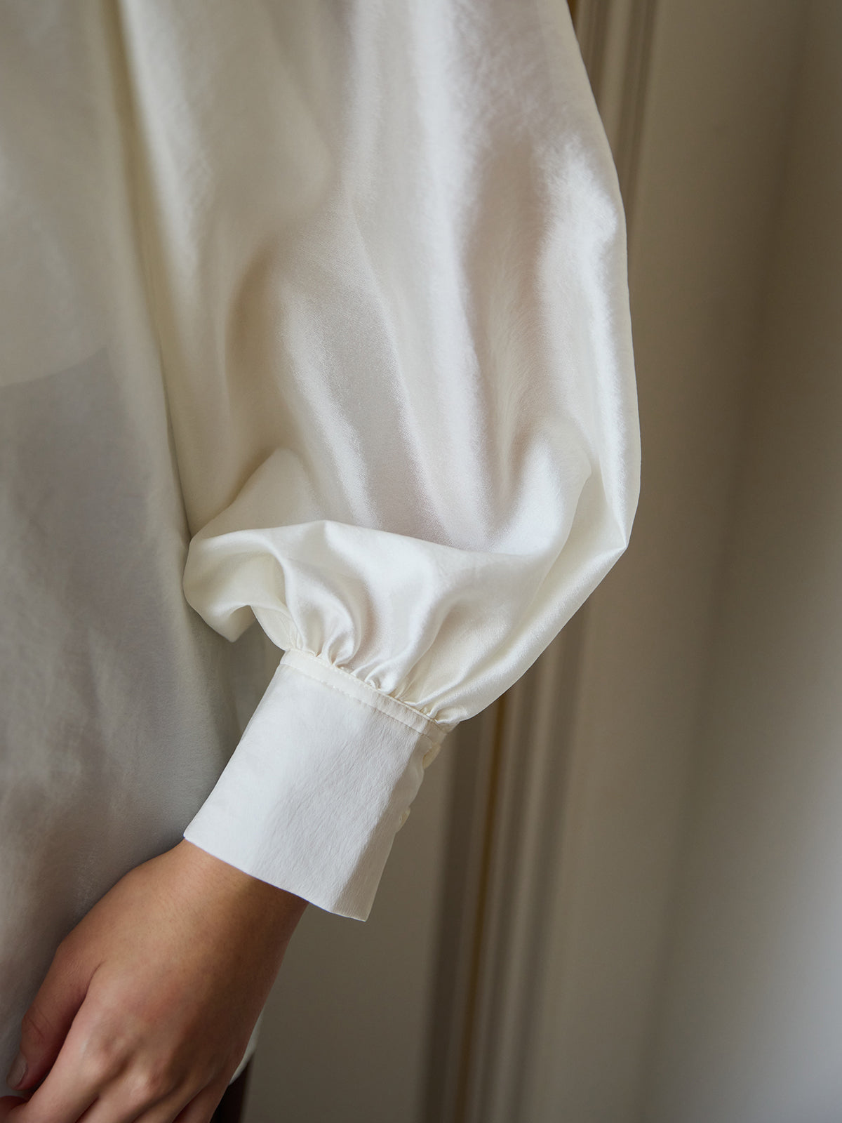 シアーボウタイブラウス