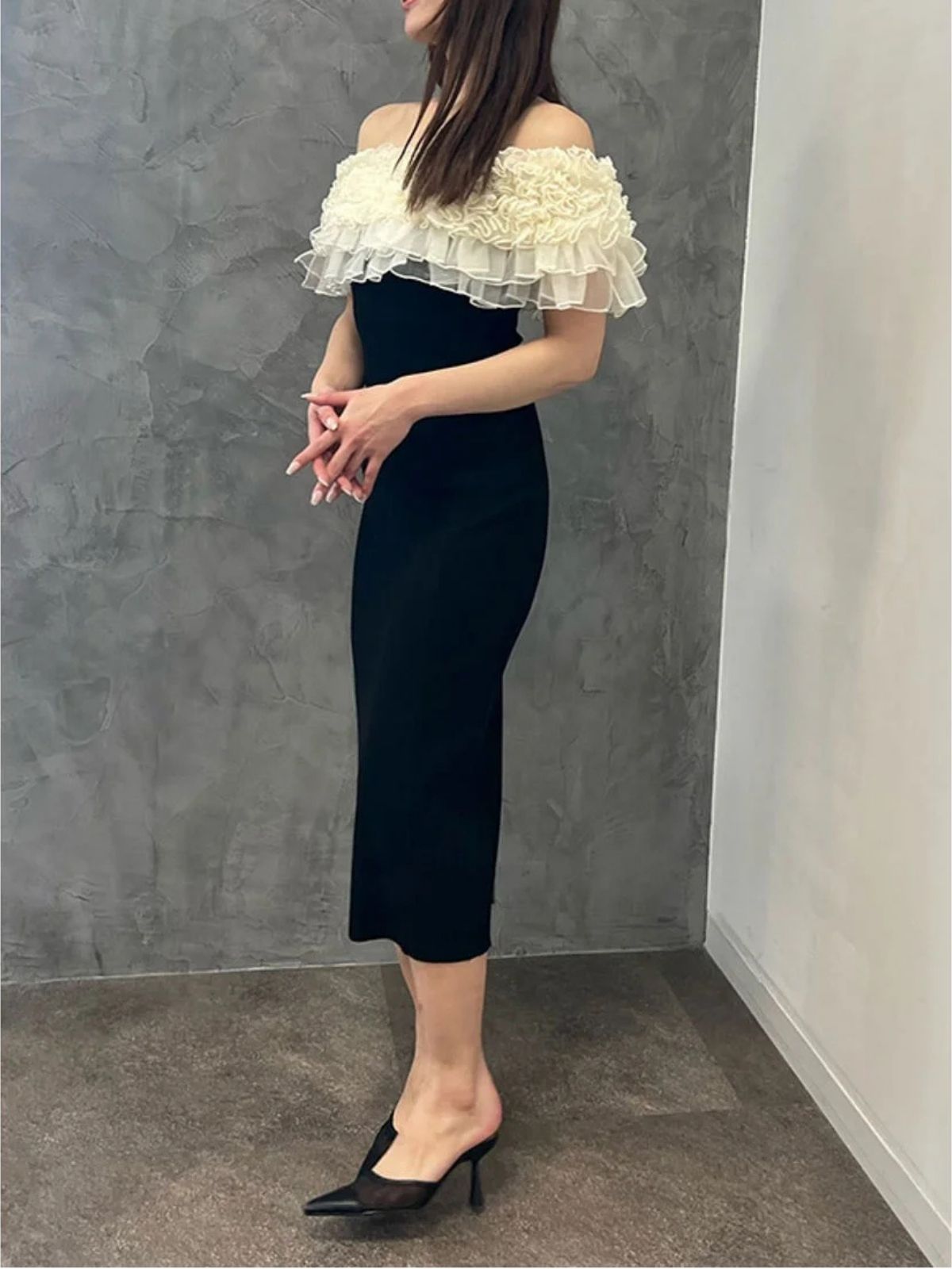 【10周年】デコレーションフリルオフショルニットワンピース