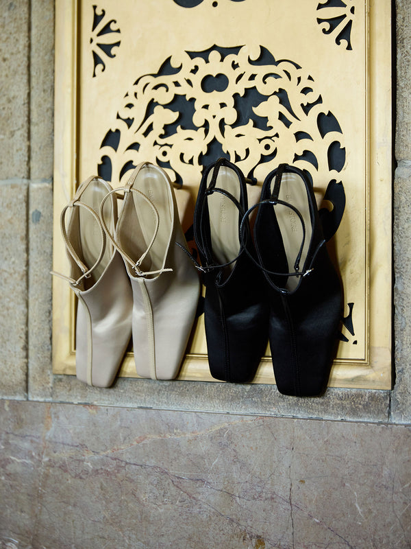 スクエアトゥアンクルストラップミュール