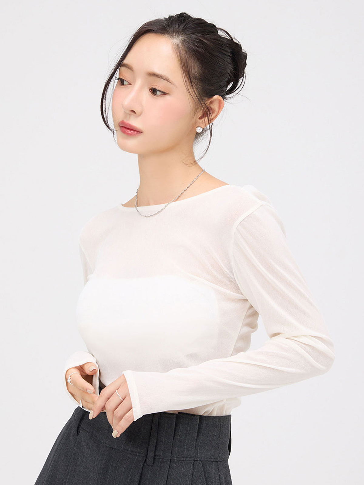 MODEL:165cm／COLOR:WHITE／SIZE:F