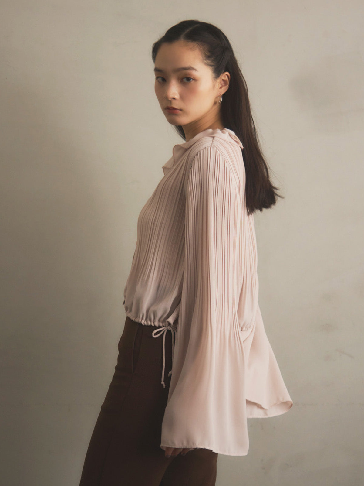 フレアスリーブプリーツブラウス