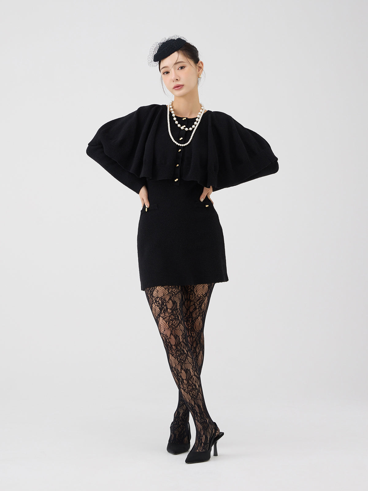 ケープデザインニットワンピース