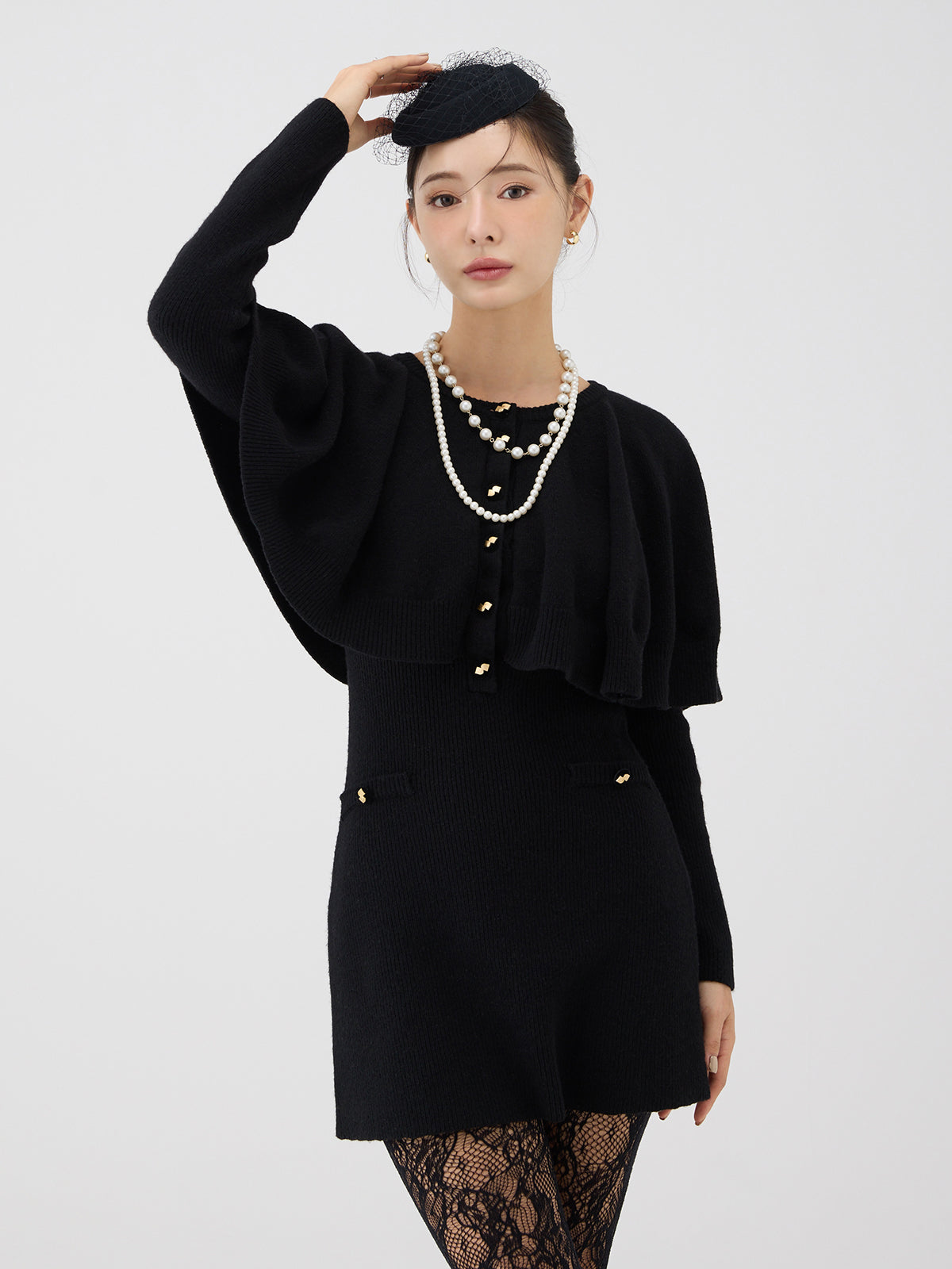 ケープデザインニットワンピース