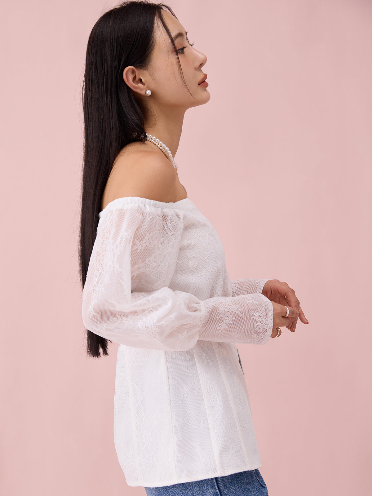 レースオフショルトップス