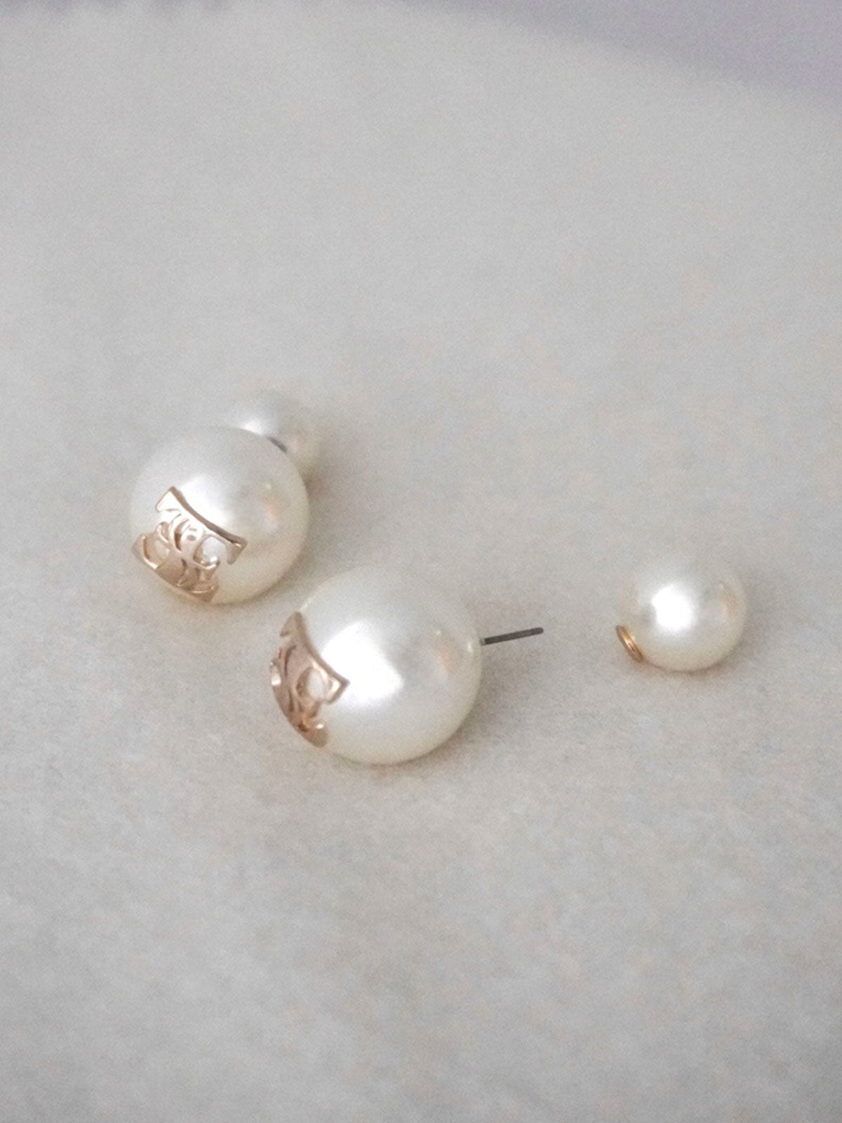 ロゴチャームパールピアス