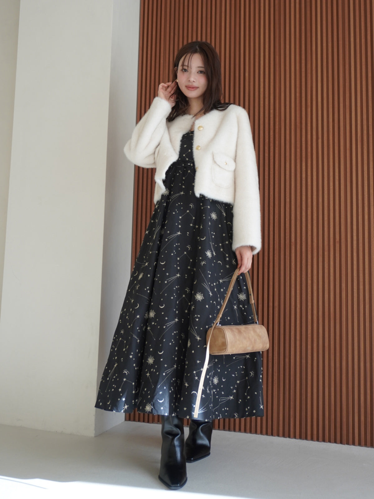 MODEL:165cm／COLOR:BLACK／SIZE:F