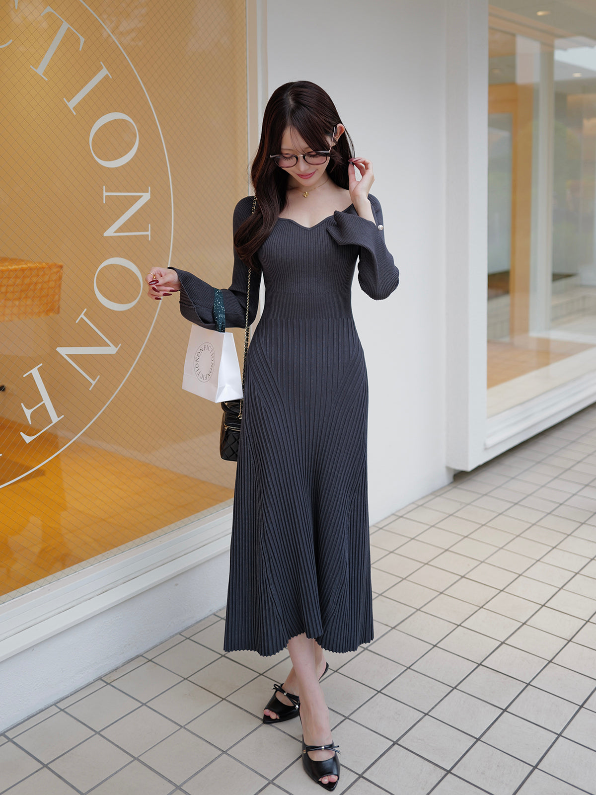 MODEL:163cm／COLOR:CHARCOAL GREY／SIZE:36(S)