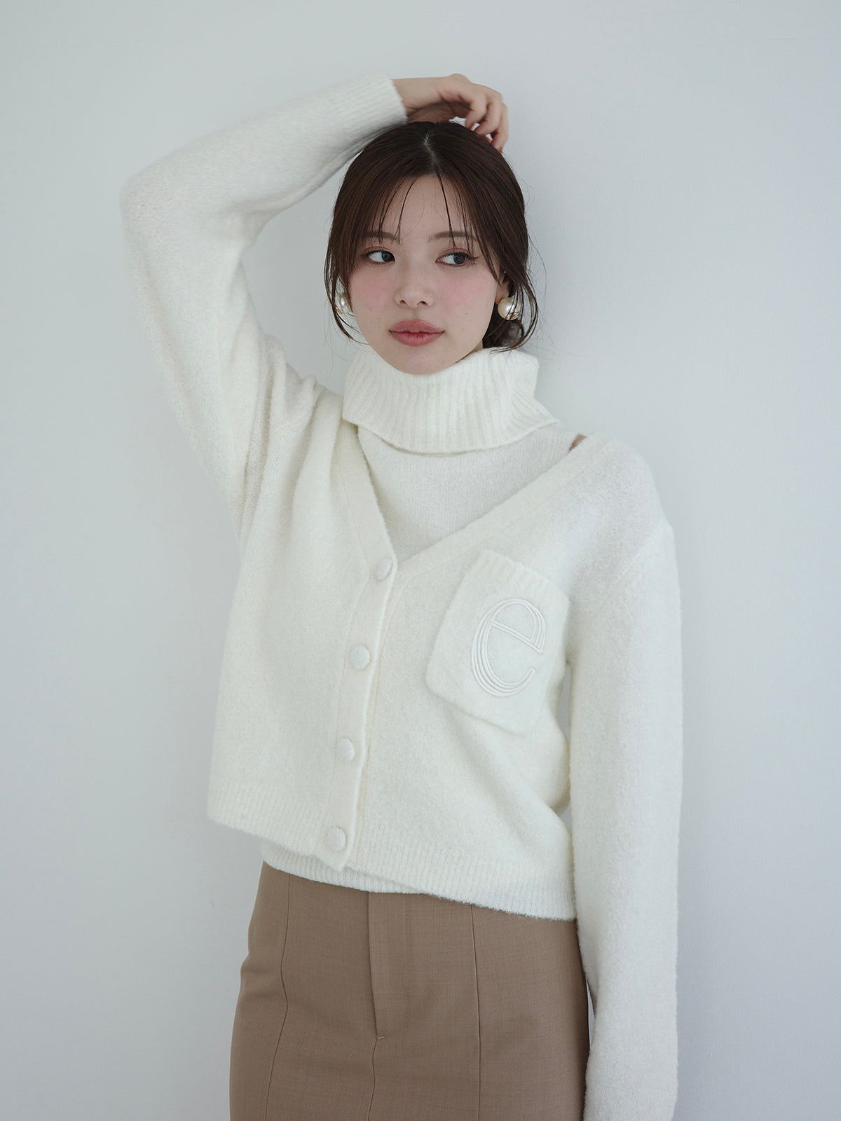 MODEL:165cm／COLOR:OFF WHITE／SIZE:F