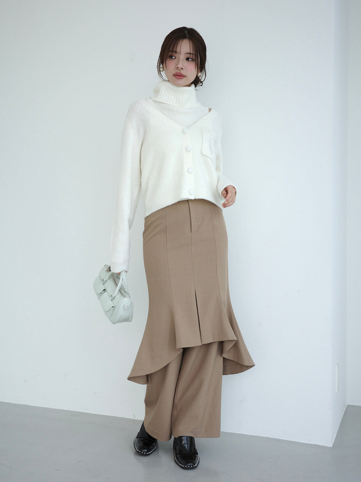 MODEL:165cm／COLOR:BEIGE／SIZE:36