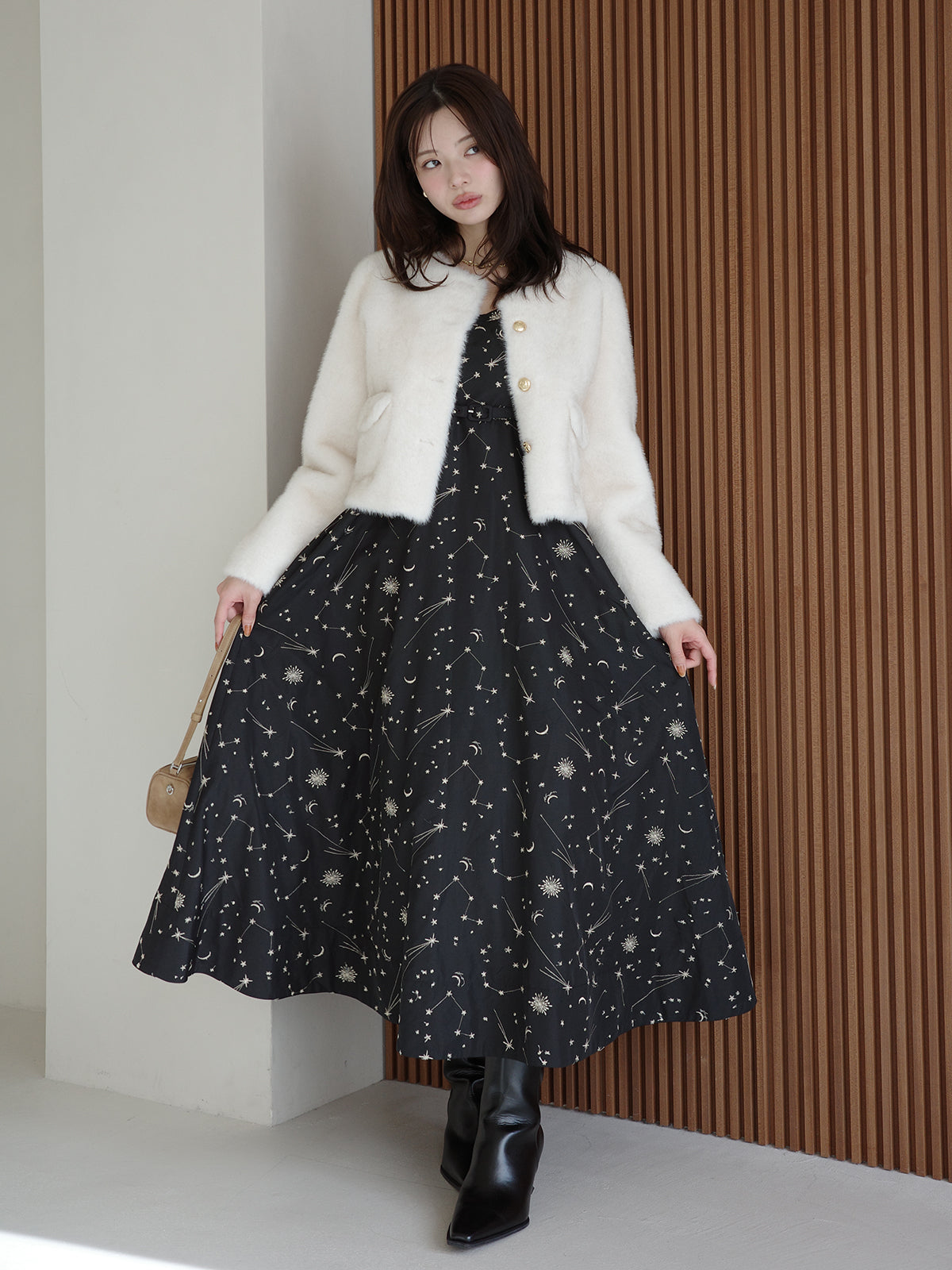 スターエンブロイダリーワンピ