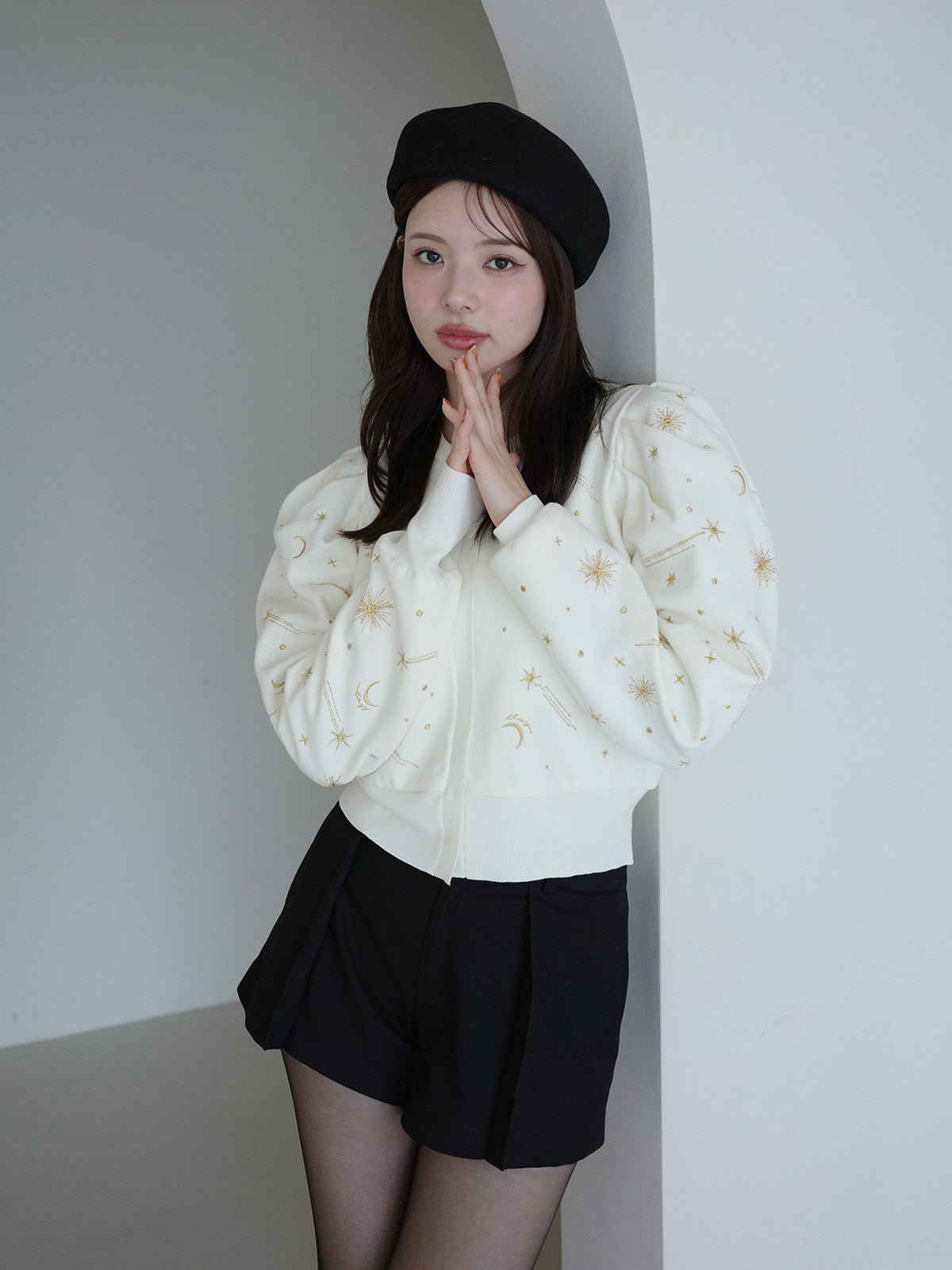 スターエンブロイダリーニット