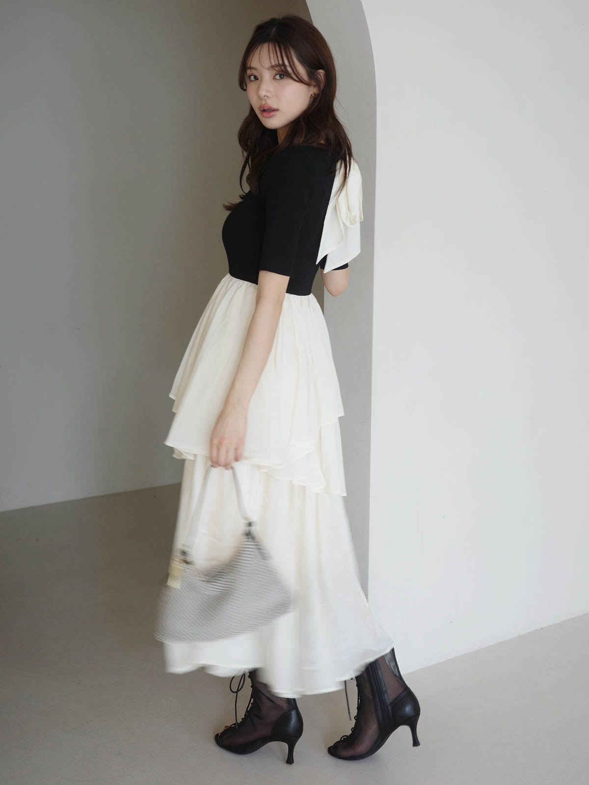 ニットドッキングラッフルワンピース