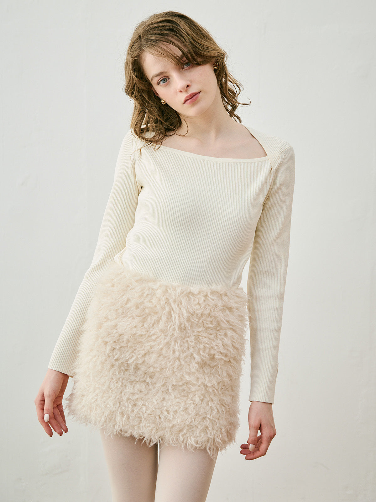 ロゴモチーフスクエアネックニットトップス